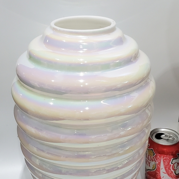 Vntg🤍Large 13" Crisp White Opalescent Irredescent Blown Beehive Glass Vase - Picture 8 of 15